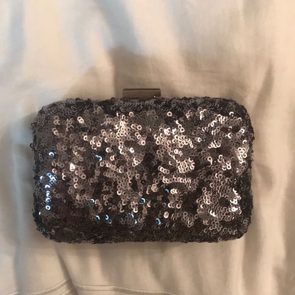 Sequin clutch